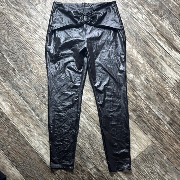 Women Black Faux Leather Leggings. Size Large - Picture 1 of 8